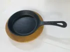Ahşap Altlıklı Yuvarlak Saplı Döküm Tava