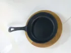 Ahşap Altlıklı Yuvarlak Saplı Döküm Tava